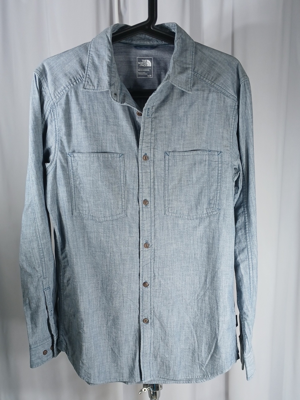 The North Face mens Light Blue Chambray Shirt Jacket